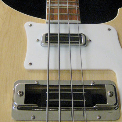 JBE R4000 MONTATI SU UN RICKENBACKER 4001